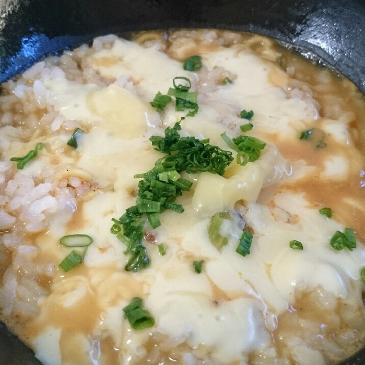 ストウブDe〜カップラーメンの残り汁でめちゃ旨雑炊